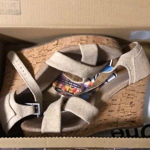 Toms Strappy Wedge Sierra Size 7